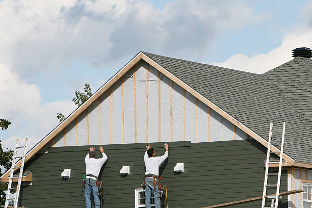 Professional Siding technician working in Trenton, SC
